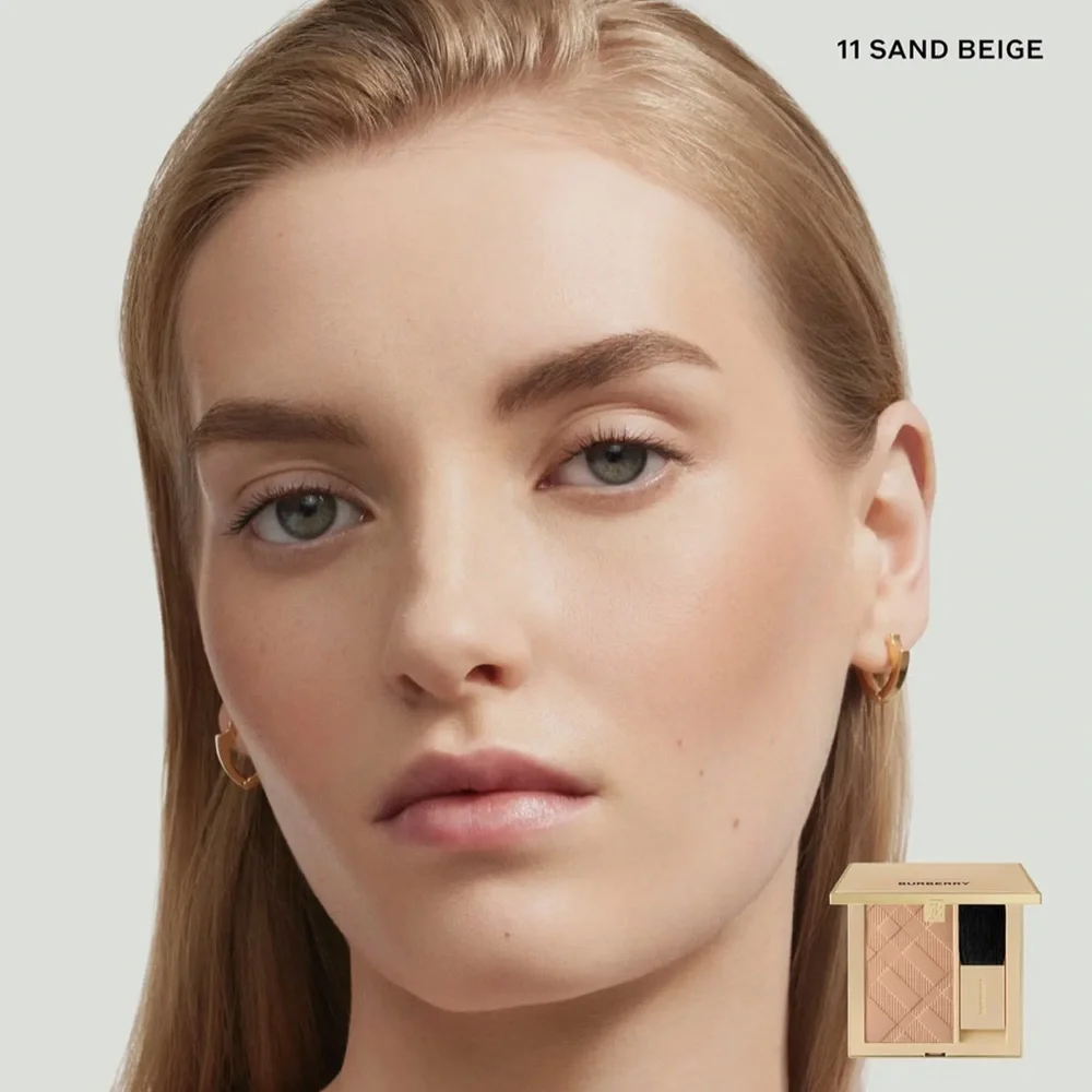 BURBERRY Outdoor Blush in 11 Sand Beige NEW IN BOX - Picture 6 of 8